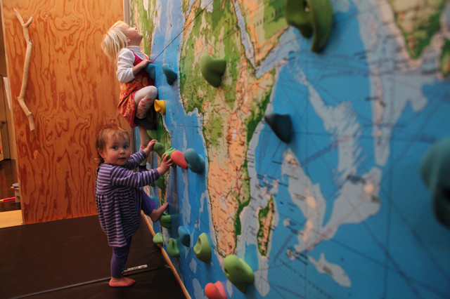 фото скалодром детский с картой мира